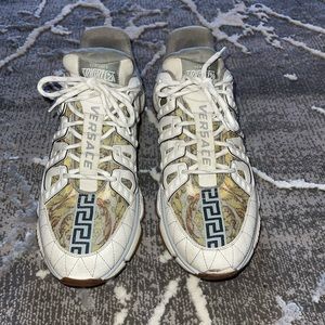 Versace mens trigreca sneakers
